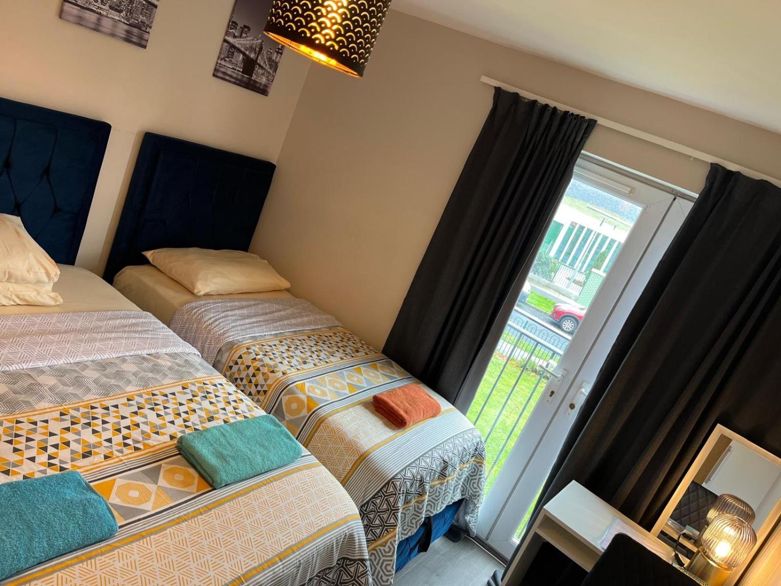 Accommodatie bij particulieren Lovely Twin With Ensuite Bathroom 15 Mins From Airport Dublin