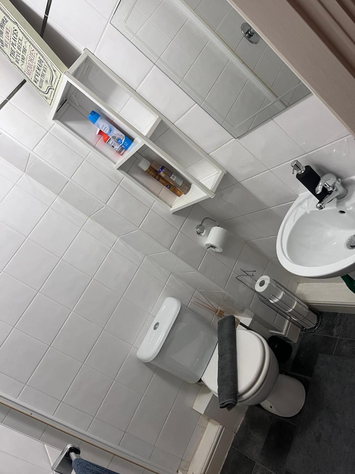 Hospedagem domiciliar Lovely Twin With Ensuite Bathroom 15 Mins From Airport Dublin